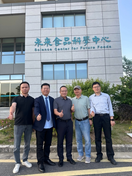 陪同重要客戶(hù)拜訪(fǎng)江南大學(xué)康振教授